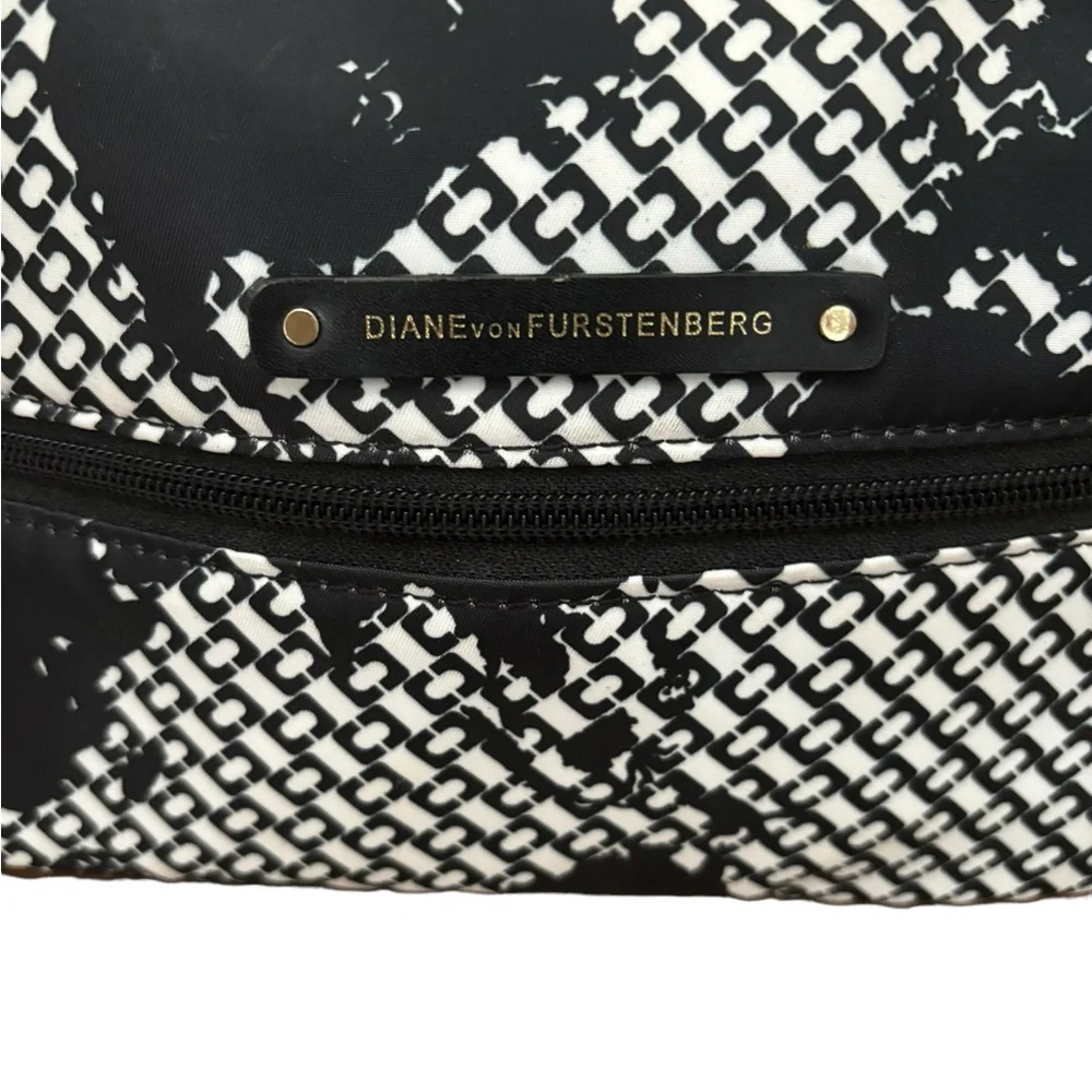 Diane Von Furstenberg Cosmetic Bag‎ Global Print Makeup Bag Full Zip Closure